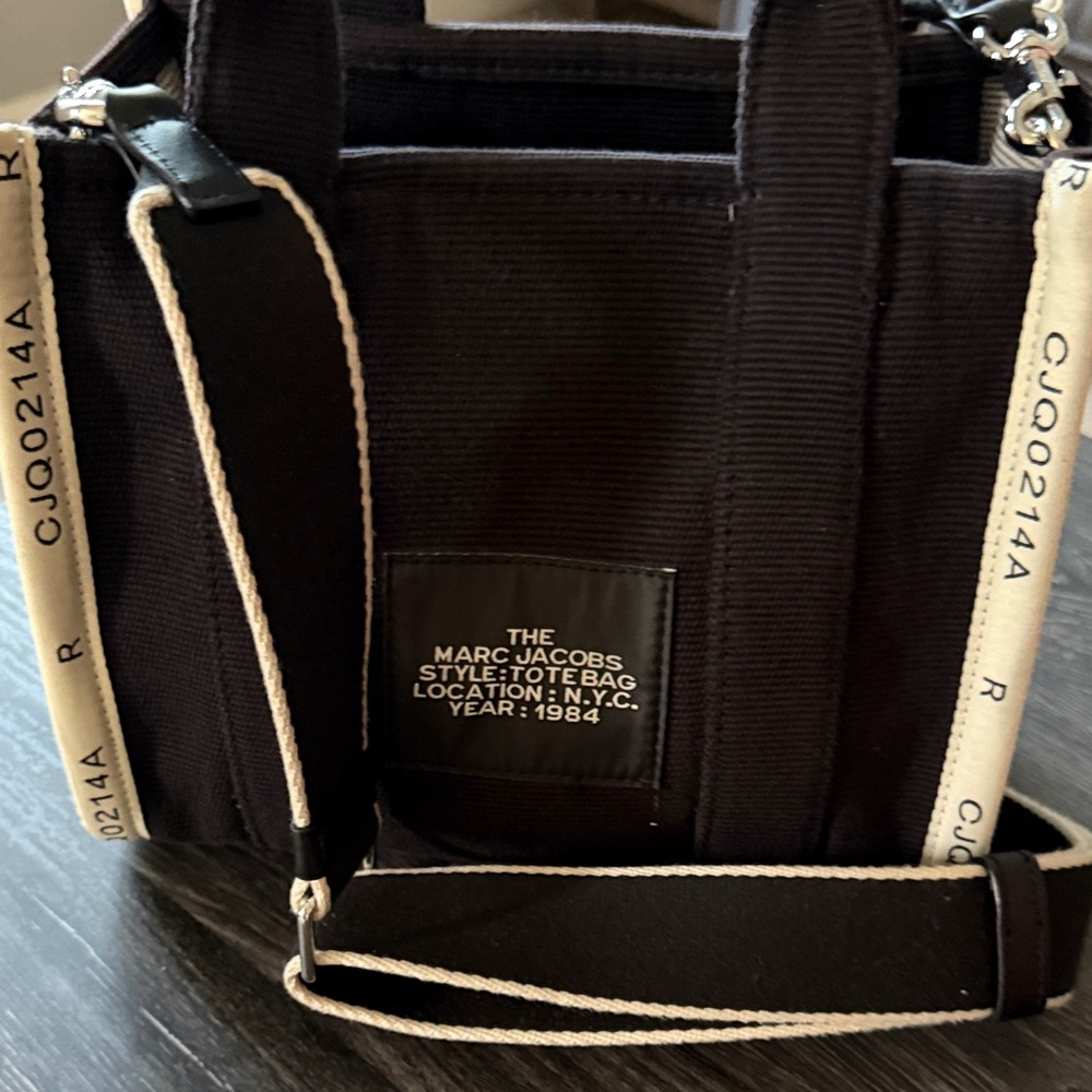 Marc Jacobs Black and Cream Tote Bag - Picture 3 of 5
